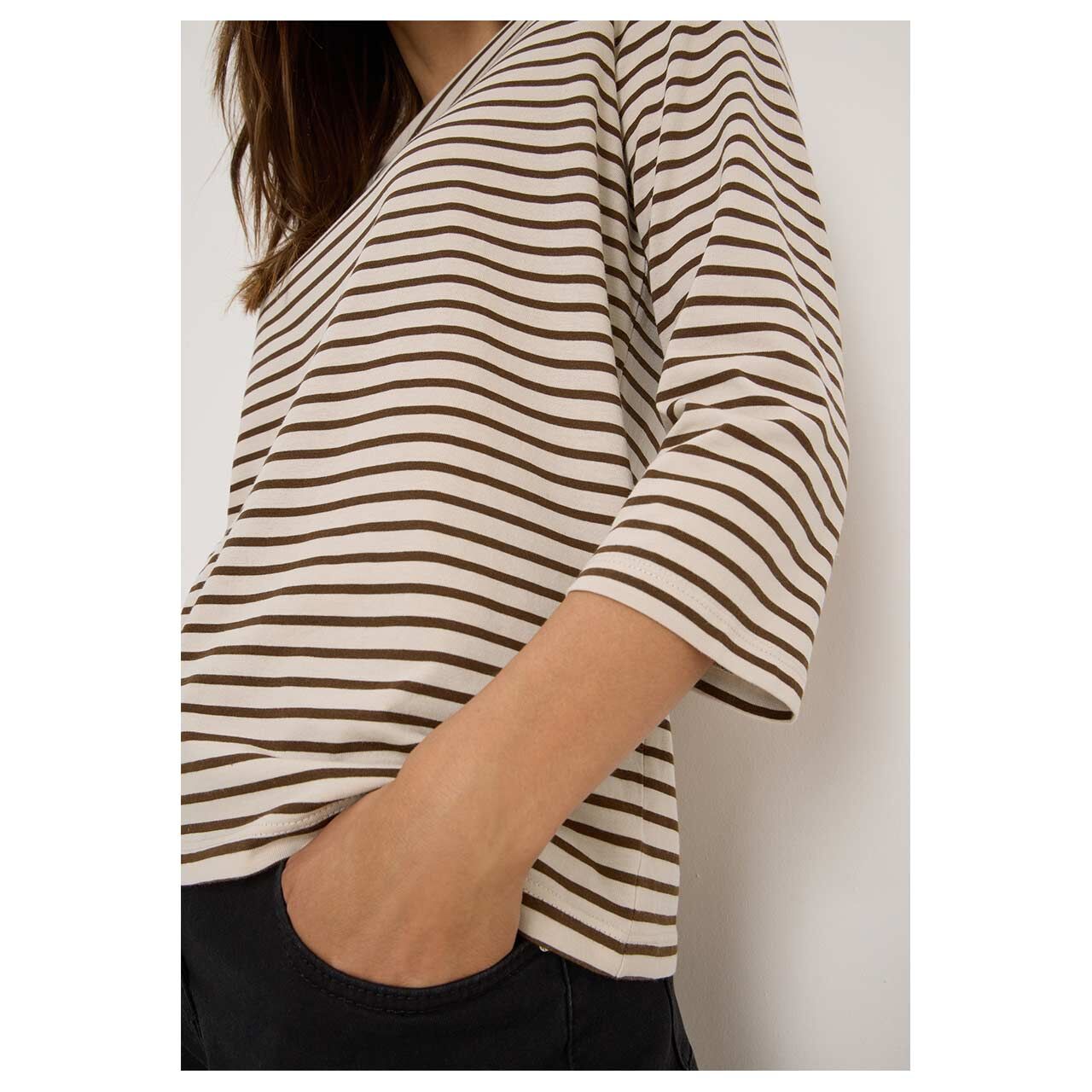 Damen 3/4 Arm Shirt Basic Stripe Boatneck von Cecil in Hellbeige gestreift, Detailansicht am Model
