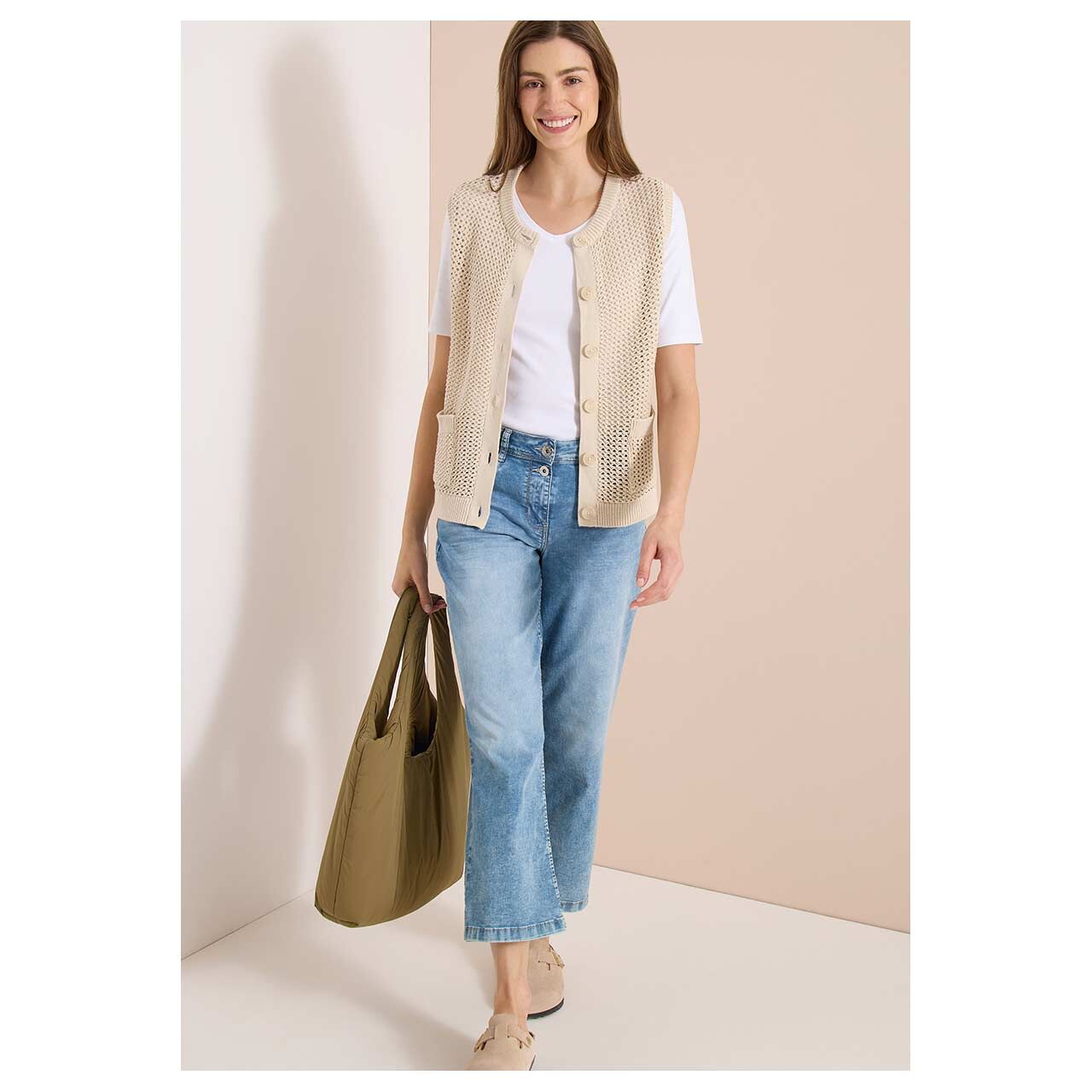 Damen Weste Buttoned Crochet Vest von Cecil in Beige, Ganzkörperansicht am Model