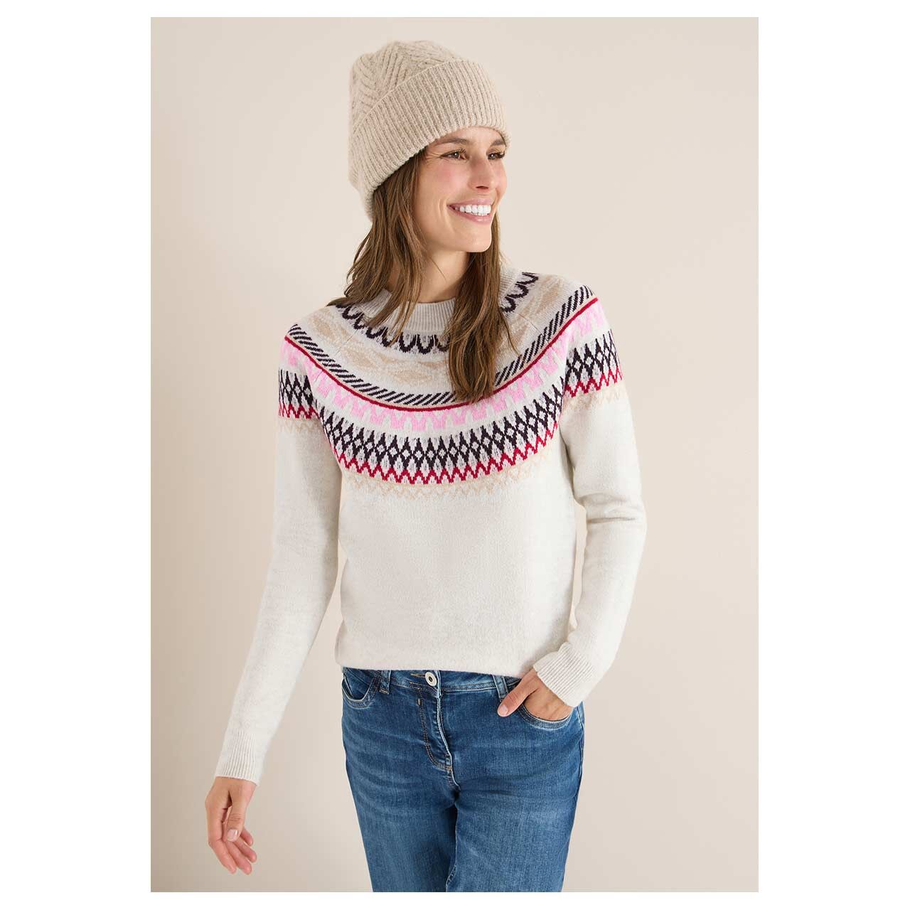 Damen Pullover Cosy Norwegian Jacquard von Cecil in Hellbeige mit Print, detaillierte Vorderansicht am Model