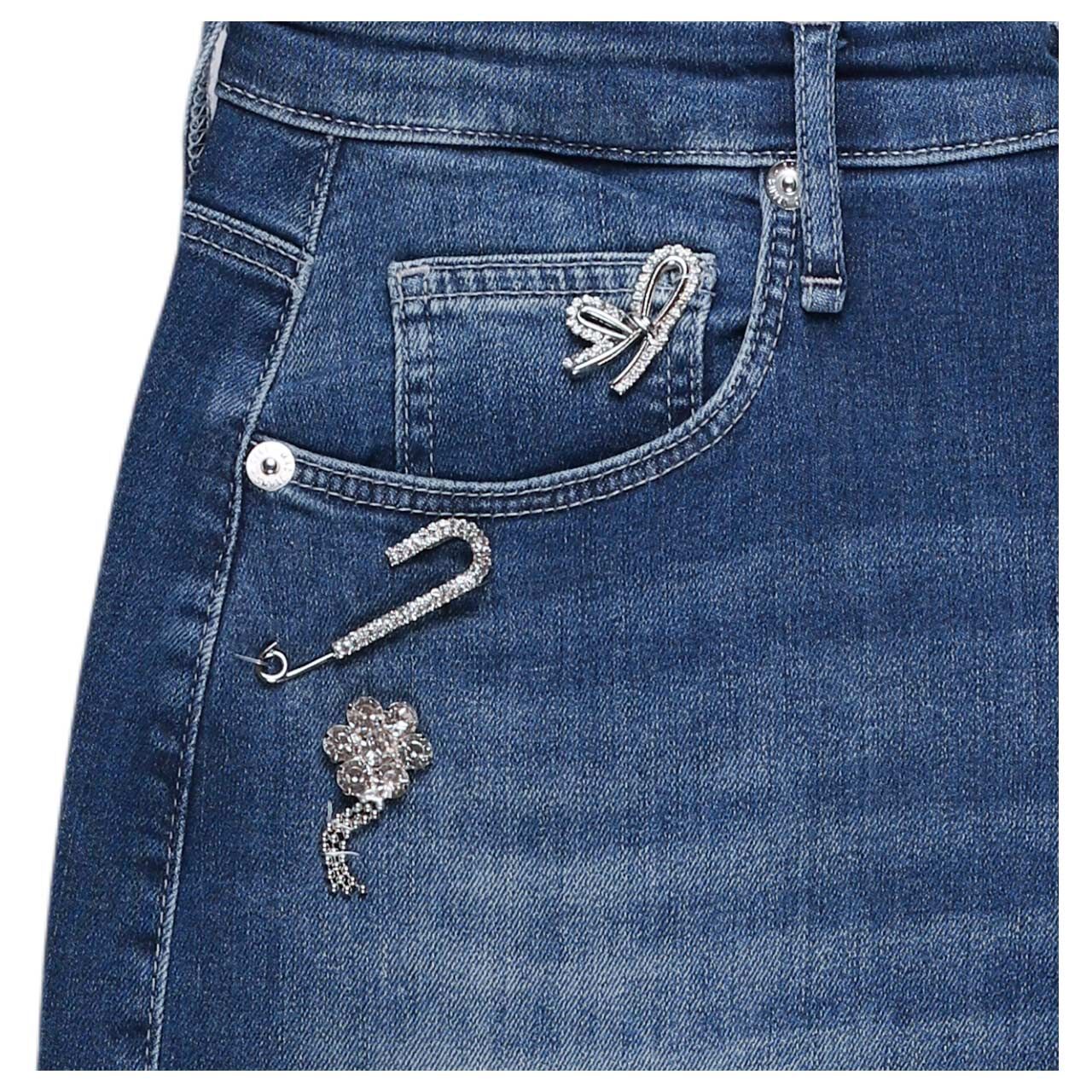 Damen Ankle Jeans Danni von MAC in Blau angewaschen mit Glitzer-Details und Used-Effekten, Detailansicht Glitzer-Effekte