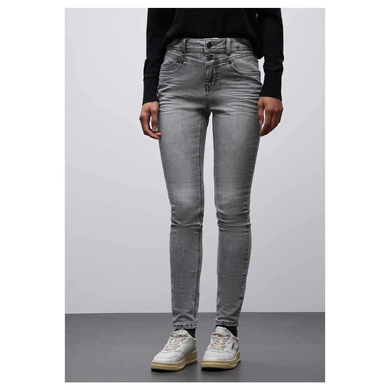 Damenjeans York von Street One in Grau verwaschen, Vorderansicht am Model