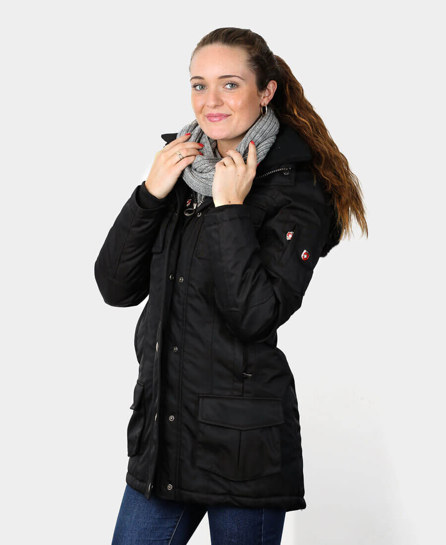 wellensteyn-damen-jacke-schneezauber-black-model Damen Jacke Schneezauber von Wellensteyn in Schwarz, Vorderansicht mit Model