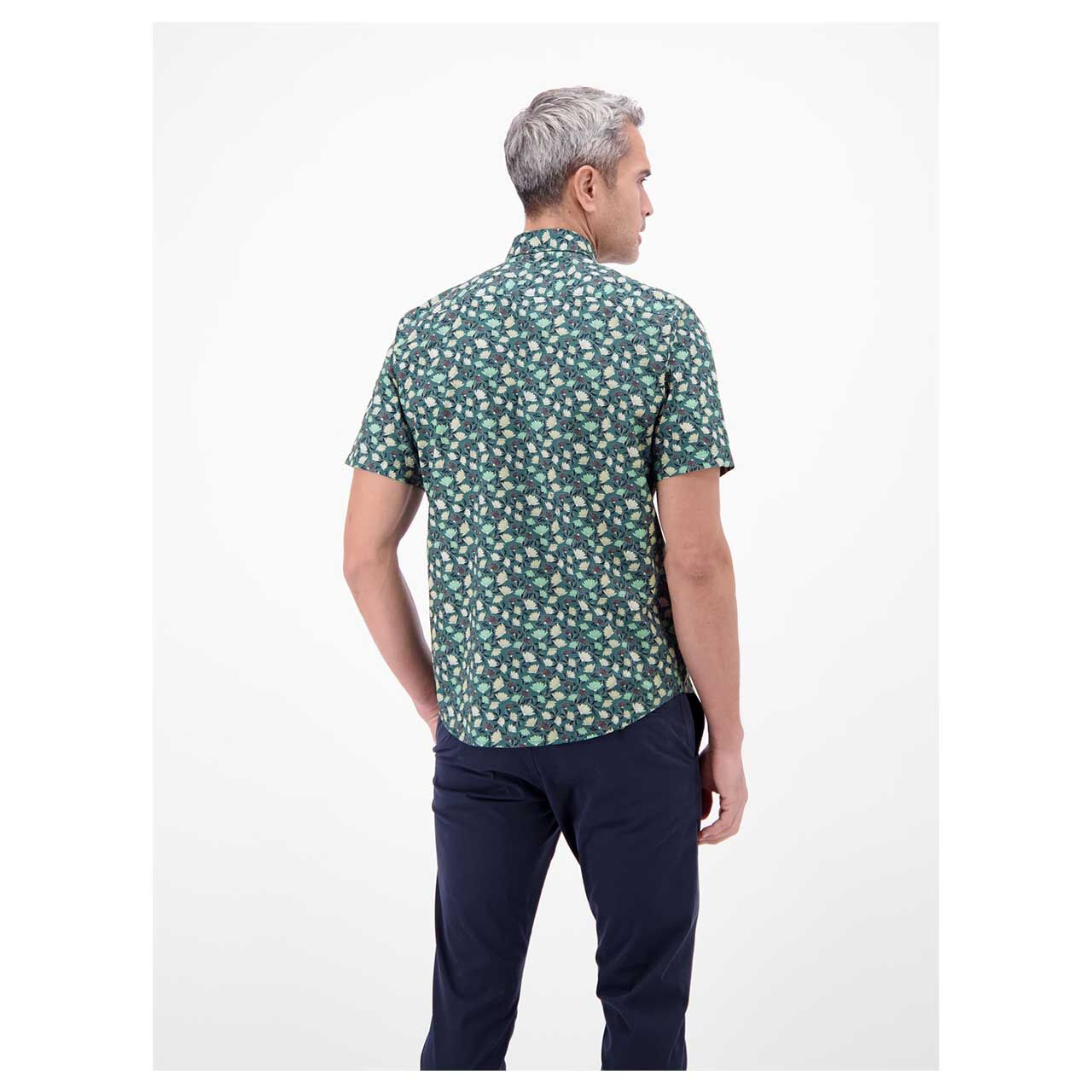 Herren 1/2 Arm Hemd von Lerros in Grün mit Print, Rückansicht am Model