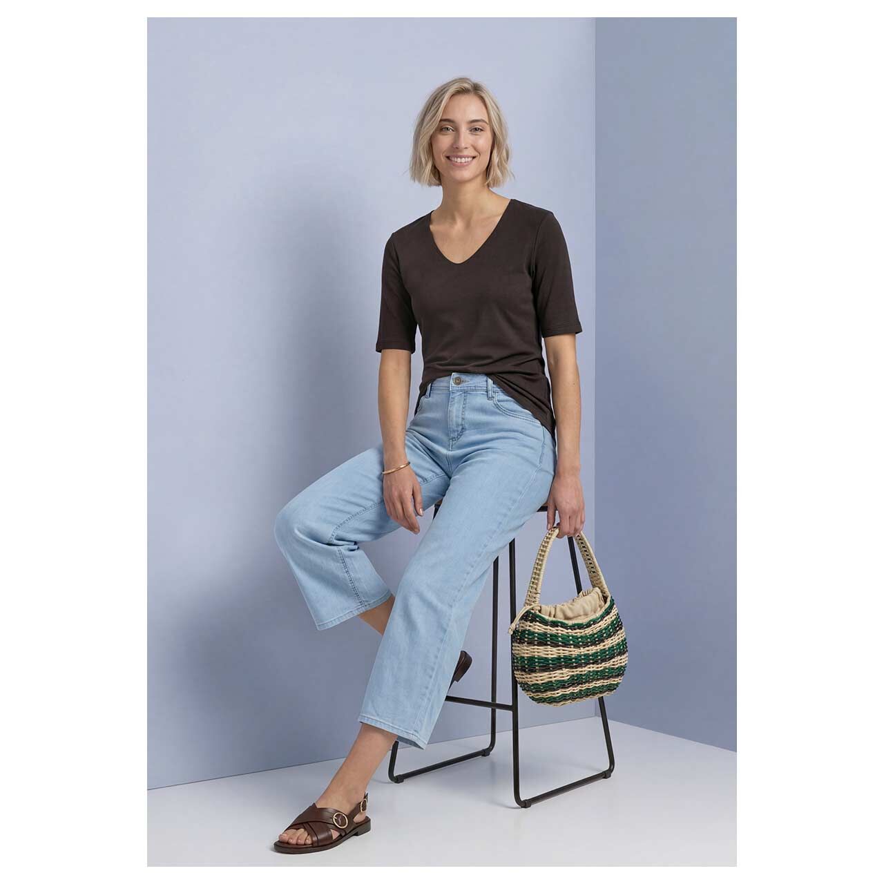 Damen T-Shirt Palmira von Street One in Dunkelbraun, Ganzkörperansicht am Model