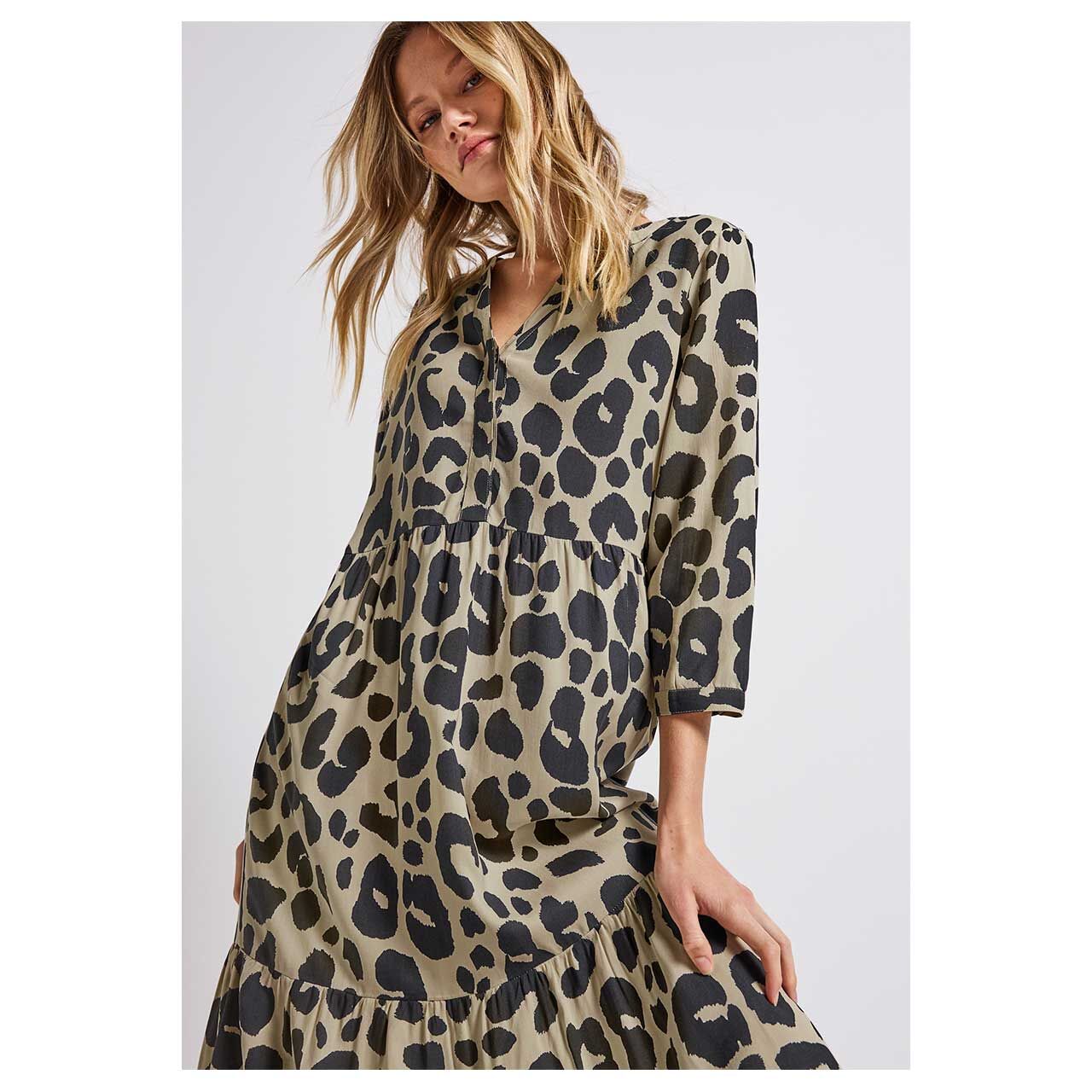 Damen 3/4 Arm Kleid Volant Dress von Street One in Beige mit Leo-Print, Detailansicht Oberkörper getragen