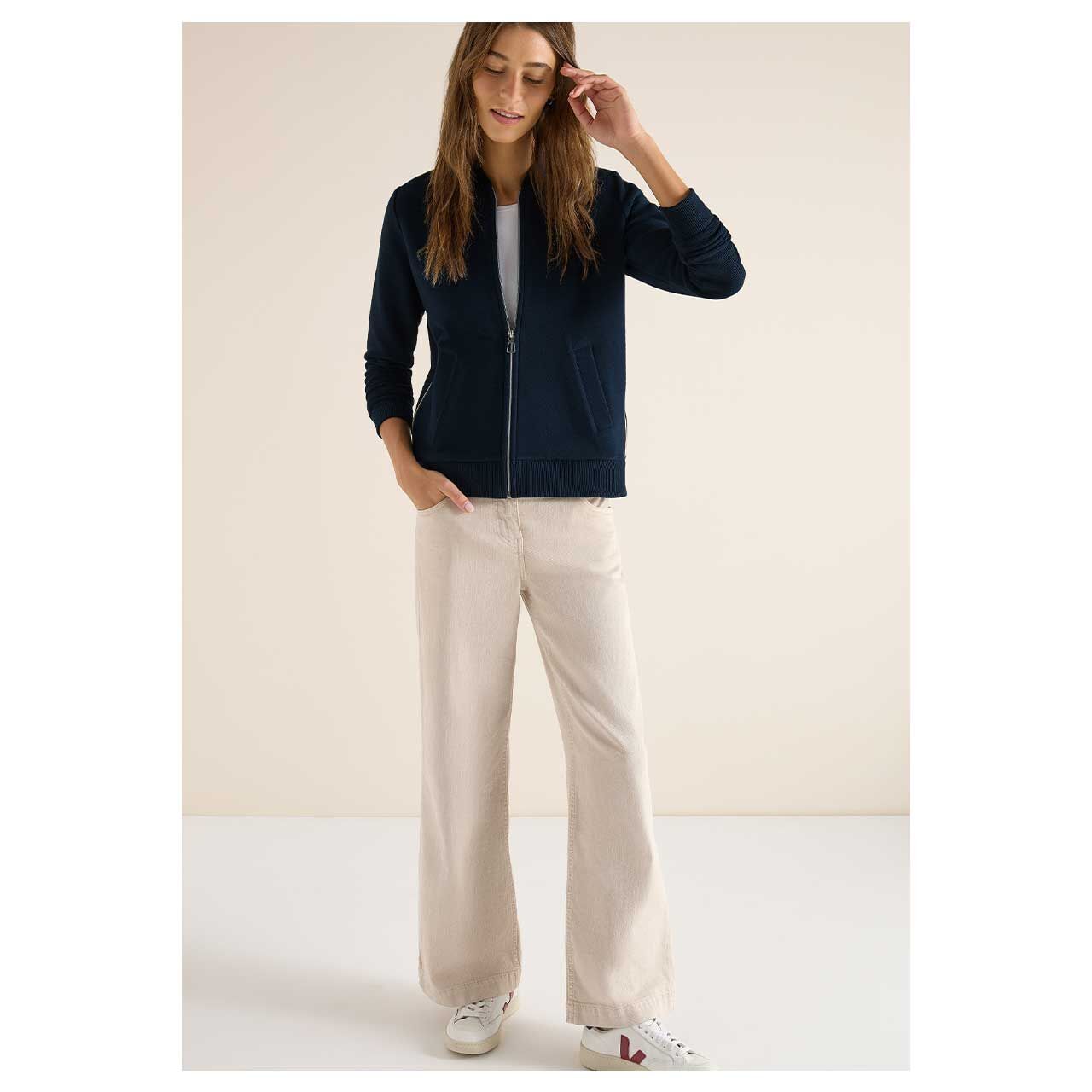 Damen Shirtjacke Ottoman Piping von Cecil in Dunkelblau, Ganzkörperansicht Model