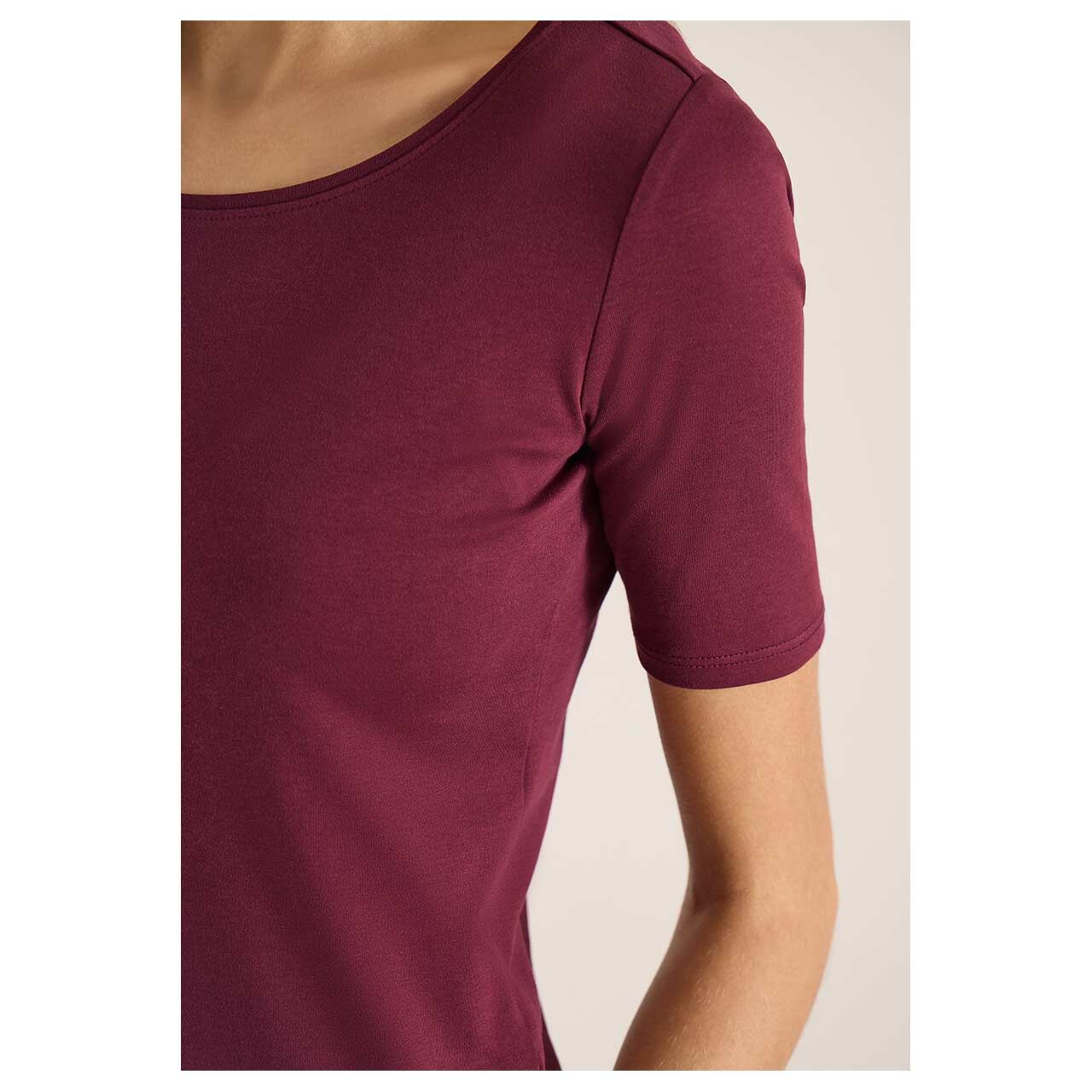 Damen T-Shirt Lena von Cecil in Lila, detaillierte Vorderansicht am Model