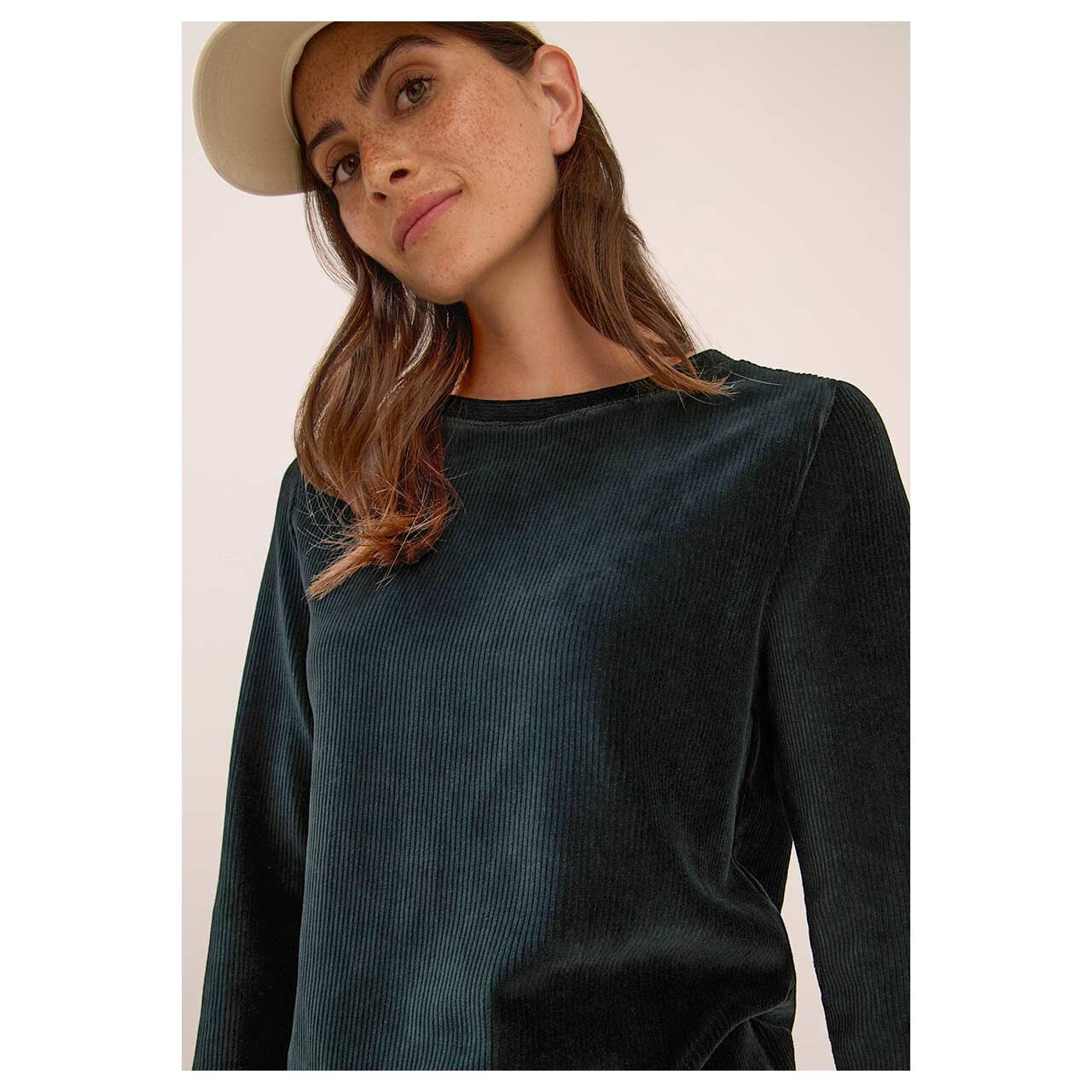 Damen 3/4 Arm Shirt Cord von Cecil in Dunkelgrün, Detailansicht am Model