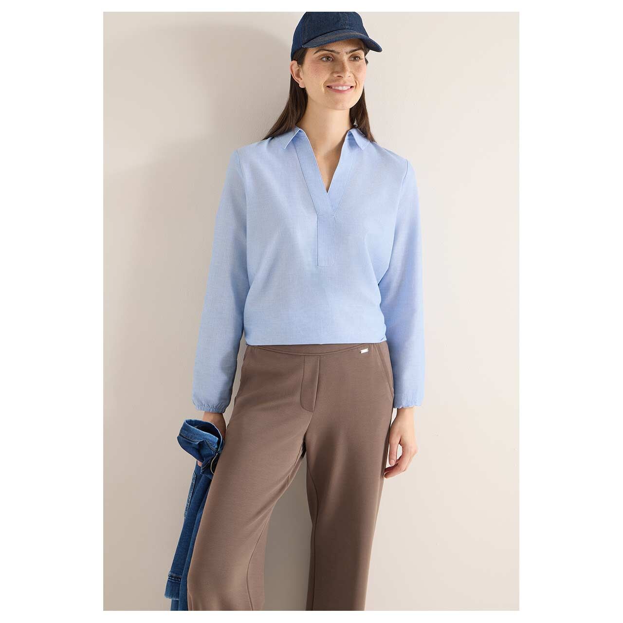 Damen Langarm Bluse Chambray Splitneck von Cecil in Hellblau, Vorderansicht am Model