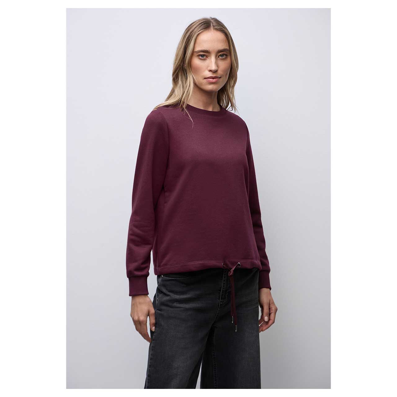 Damen Sweatshirt Crewneck Sweater von Street One in Weinrot, Rückansicht am Model
