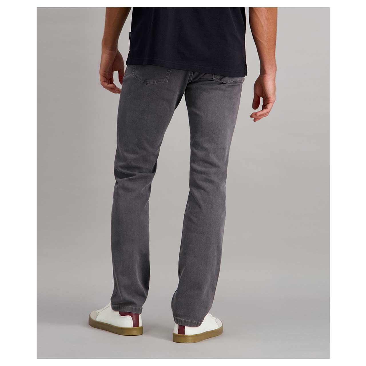 Stretch Herrenjeans Rando Megaflex in Dunkelgrau angewaschen, Rückansicht am Model