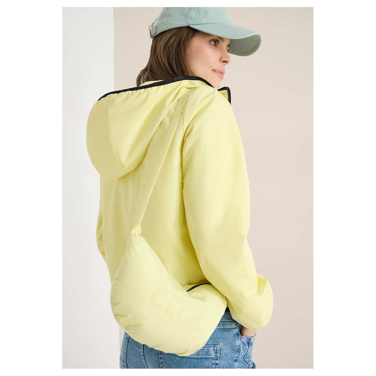Damen Jacke Packable Padded Jacket von Cecil in Gelb, seitliche Rückansicht am Model
