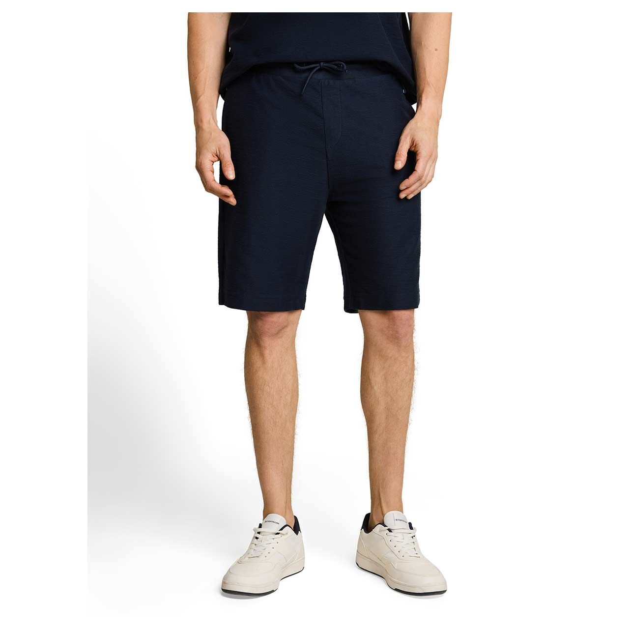 Herren Structured Shorts von Tom Tailor in Dunkelblau, Vorderansicht am Modell