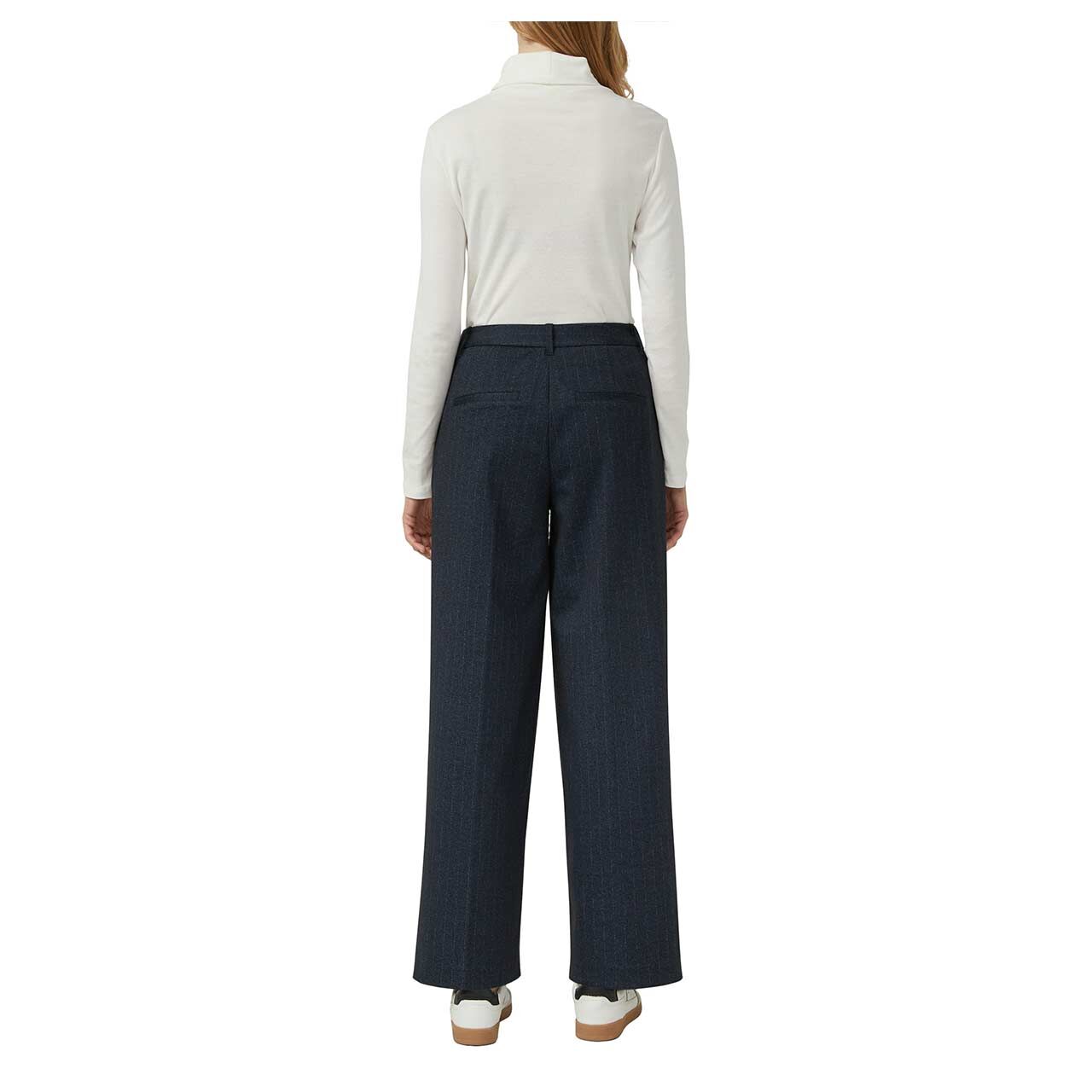 s.Oliver Damen Rollkragen Langarm Shirt in Cremeweiß, Rückansicht am Model