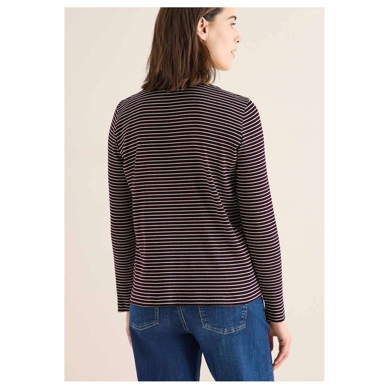 Damen Langarm Shirt Stripe Rib Boatneck von Cecil in Lila gestreift, Rückansicht am Model