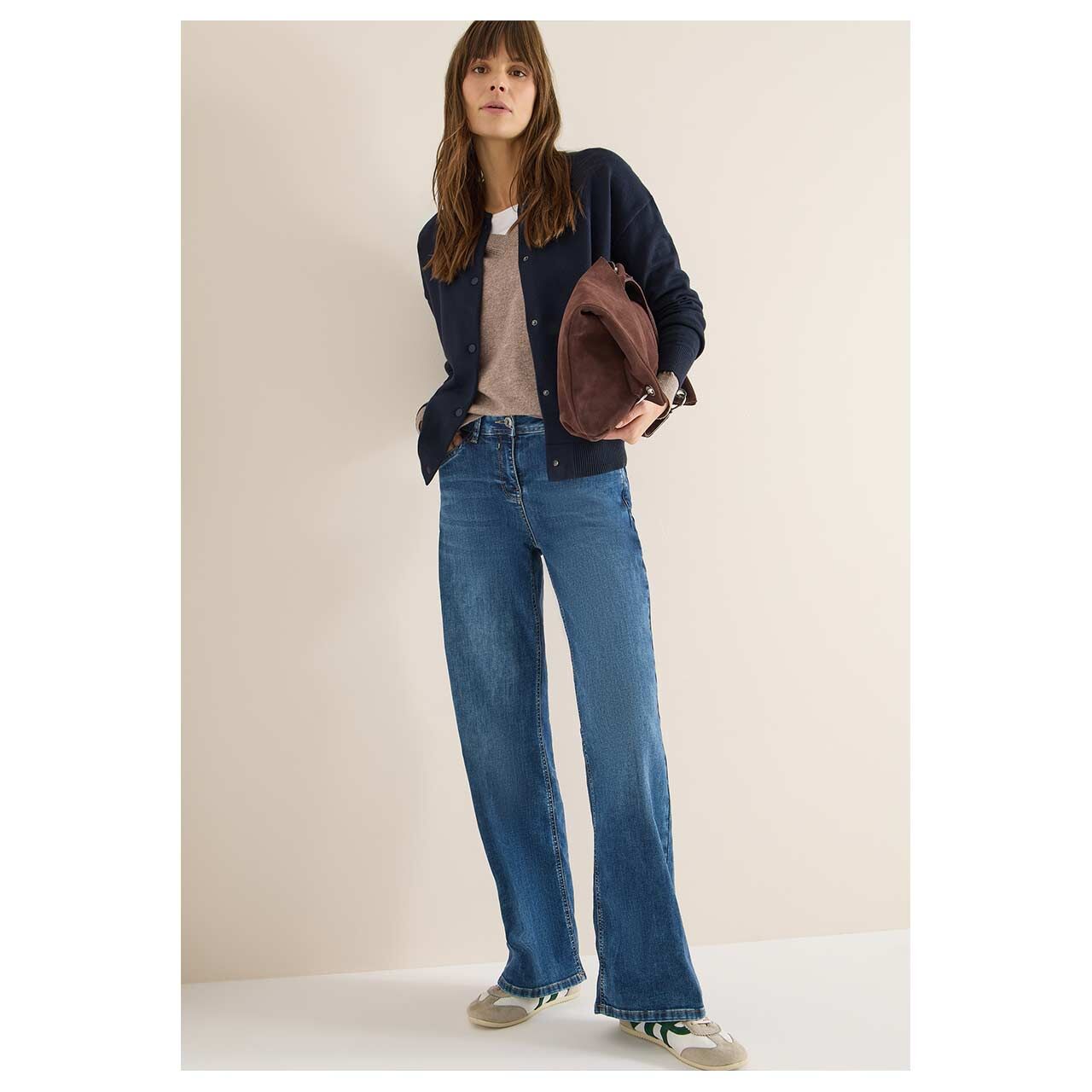 Damen Strickjacke Cosy College Cardigan von Cecil in Dunkelblau, Ganzkörperansicht am Model