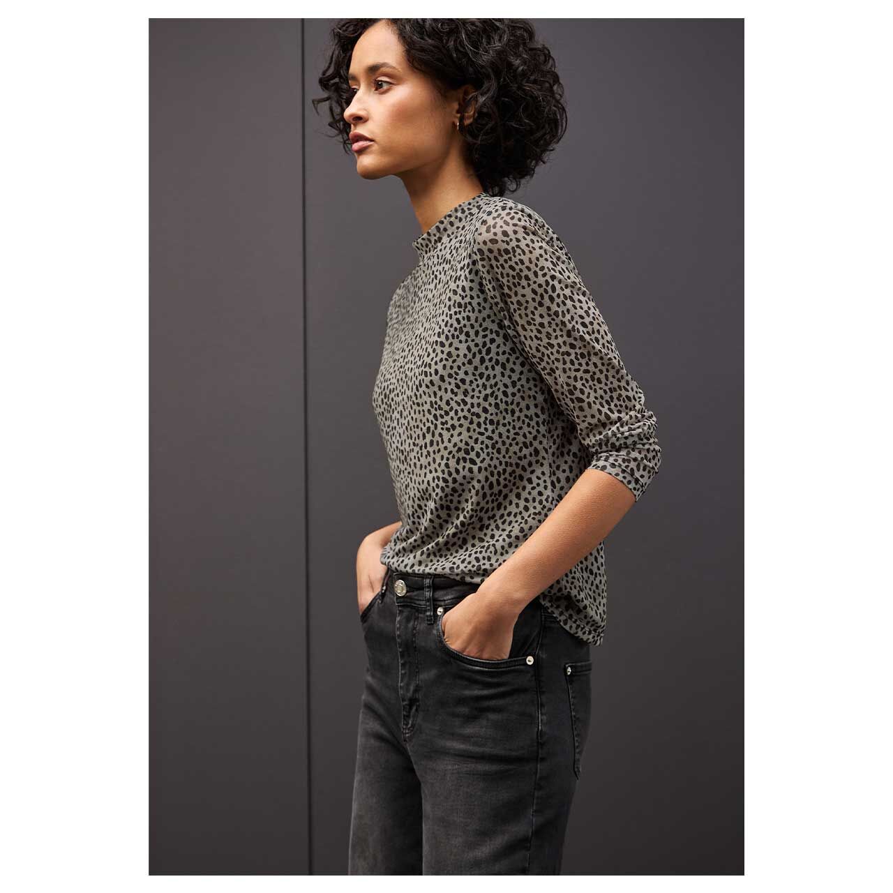 Damen Langarm Shirt Printed Mesh von Street One in Beige mit Print, Seitenansicht am Model