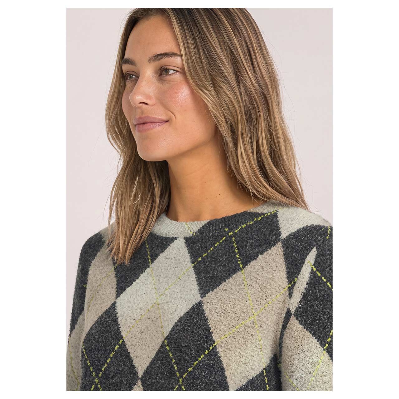 3/4 Arm Pullover Modern Fluffy Dessin von Street One in Dunkelgrau mit Print, Detailansicht von vorne am Model