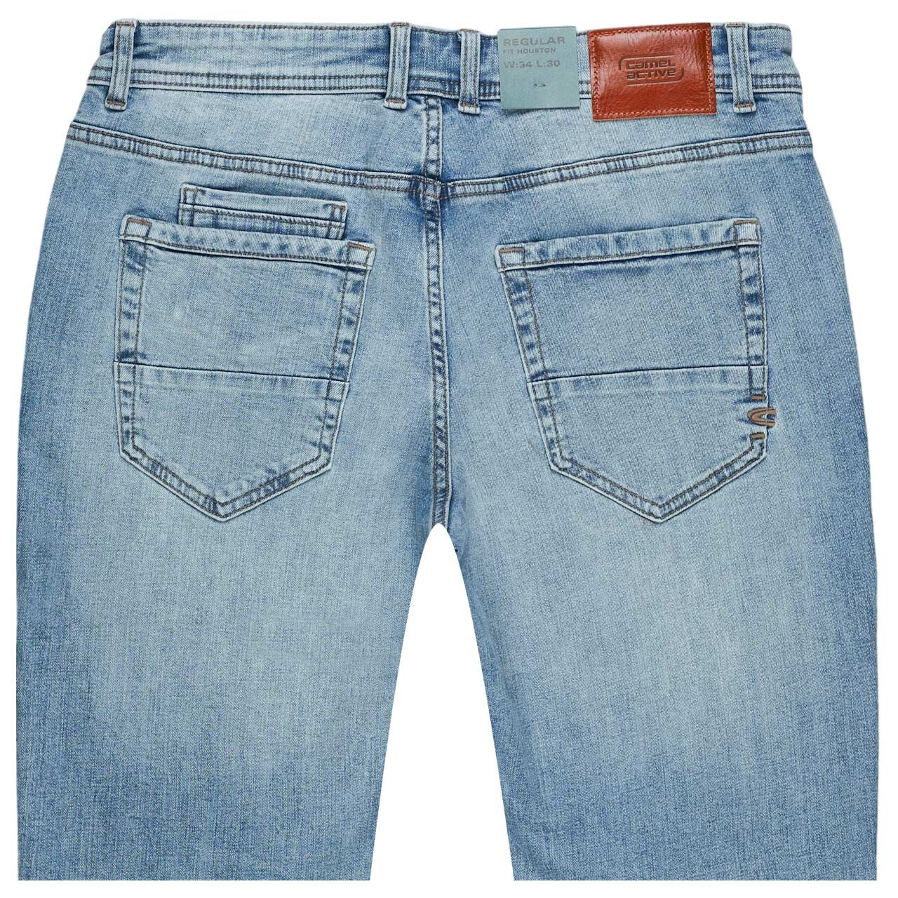 Herrenjeans Stretch Houston fleXXX von Camel active in Hellblau angewaschen, detaillierte Rückansicht