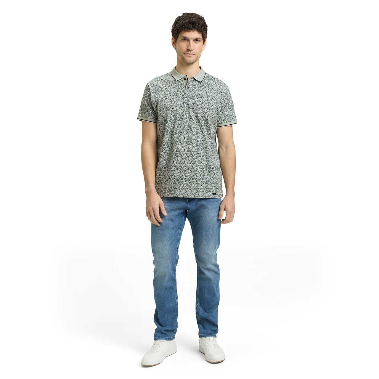 Herren Piqué Poloshirt von Tom Tailor in Hellgrün mit Print, Ganzkörperansicht am Model