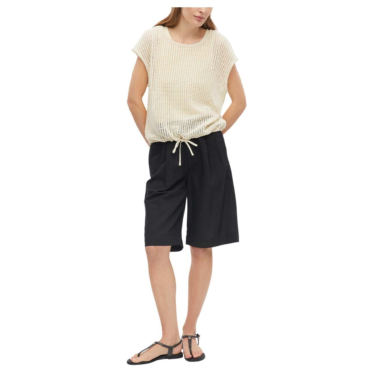 s. Oliver Damen T-Shirt in Hellbeige mit der Farbnummer 8000, Ganzkörperansicht am Model