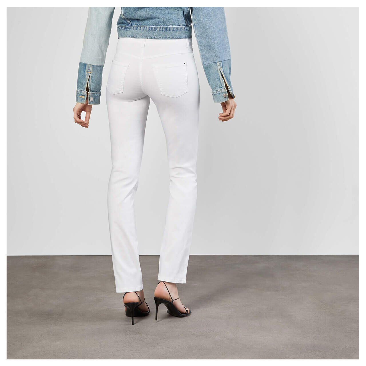 mac-dream-jeans-white-d010-model-hinten MAC Jeans Dream für Damen in Weiß, FarbNr.: D010
