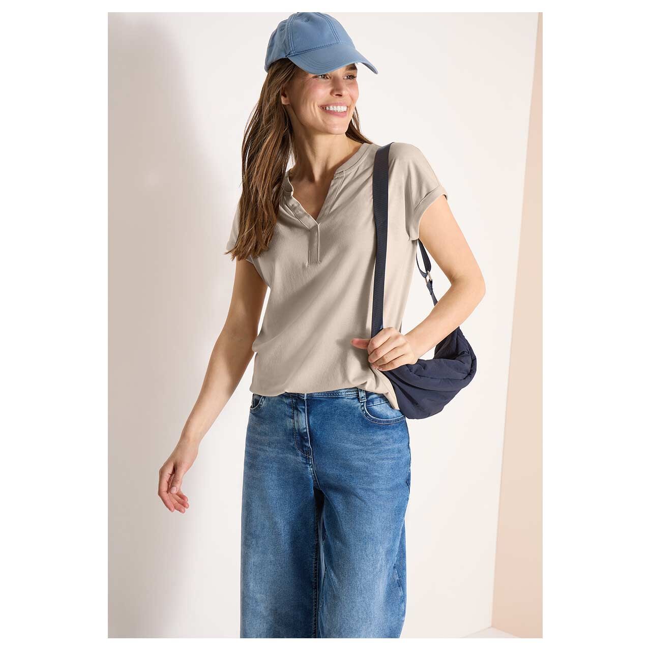 Damen T-Shirt Solid Rib Collar Tunic von Cecil in Beige, Vorderansicht am Model