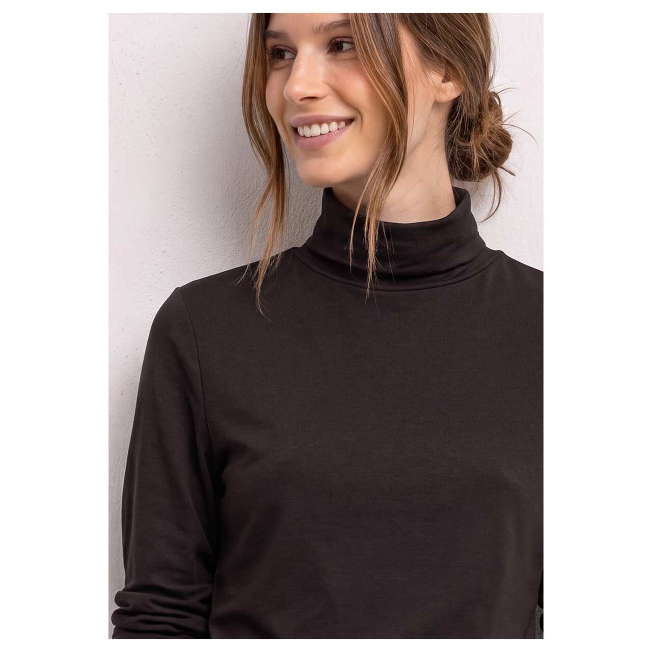 Damen Rollkragen Langarmshirt Feminim Roll Neck von Street One in Dunkelbraun, detaillierte Vorderansicht am Model