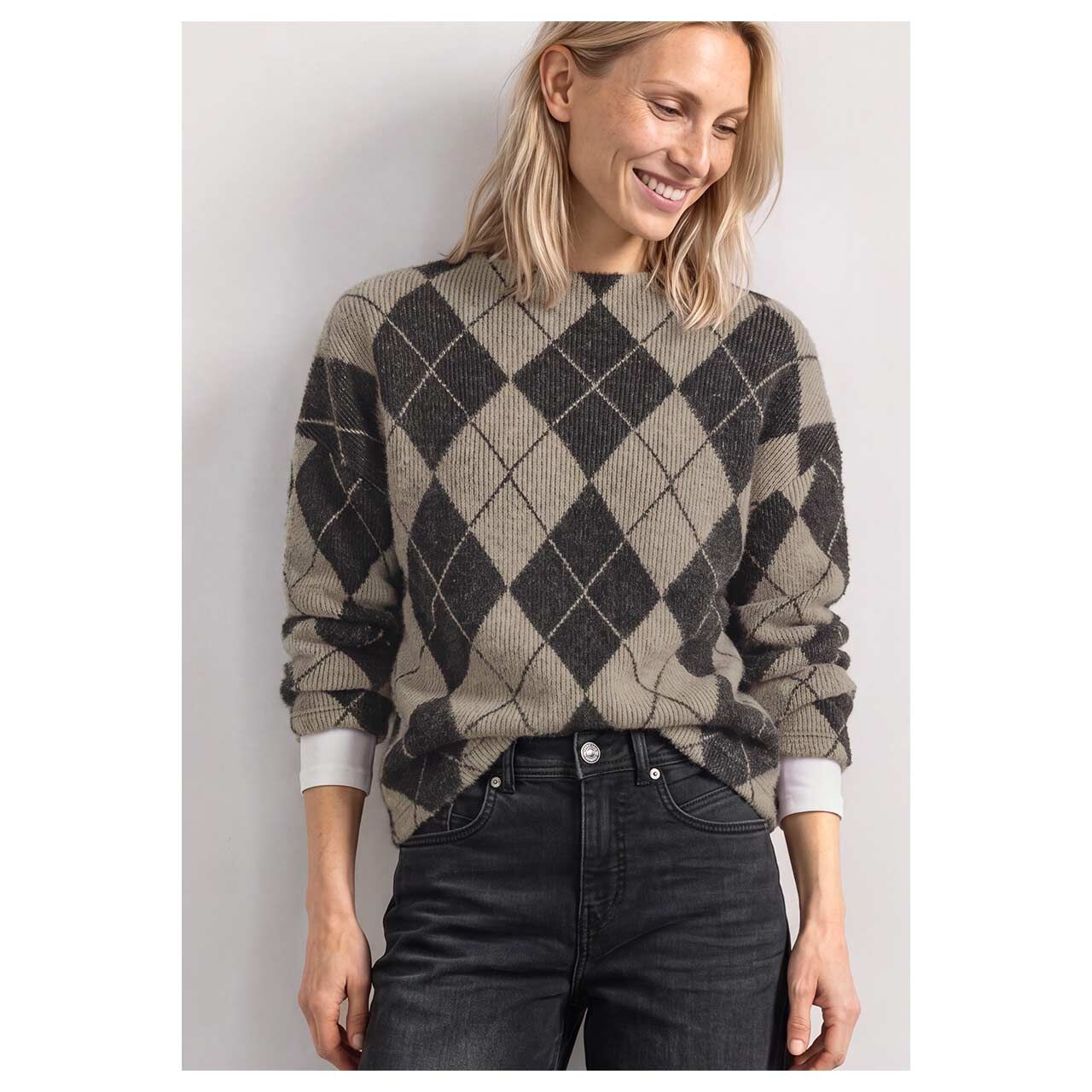 Damen Pullover Fluffy Dessin Turtle Neck von Street One in Beige mit Print, Vorderansicht am Model