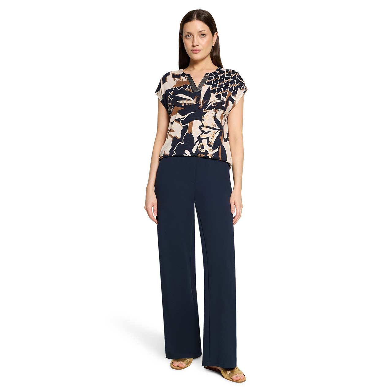 Damen T-Shirt von Betty Barclay in Dunkelblau mit Print, Ganzkörperansicht am Model
