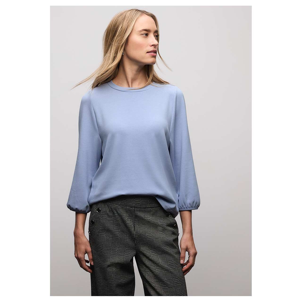 Damen 3/4 Arm Shirt Uni Jacquard von Street One in Hellblau, Vorderansicht am Model