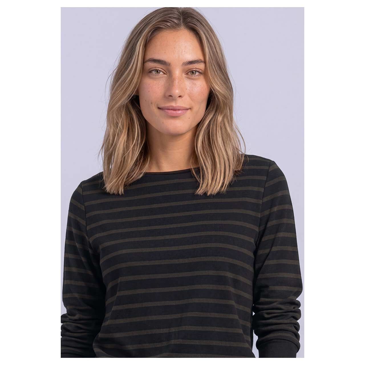 Damen 3/4 Arm Shirt Basic U-Boat von Street One in Dunkelblau gestreift, Detailansicht vorne am Model