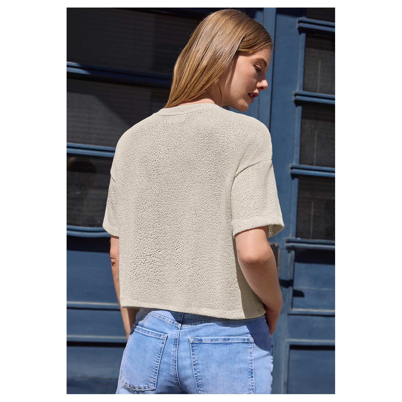 Damen Kurzarm Strickjacke Knit Look von Street One Studio in Hellbeige, Rückansicht am Model