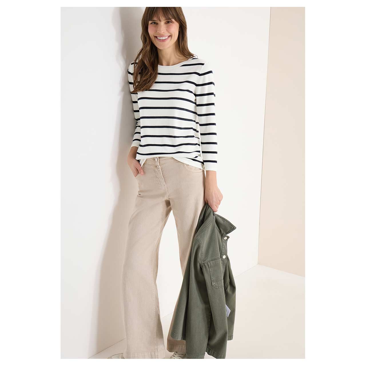 Damen 3/4 Arm Pullover Striped Roundneck Sweater von Cecil in Cremeweiß gestreift, Ganzkörperansicht am Model