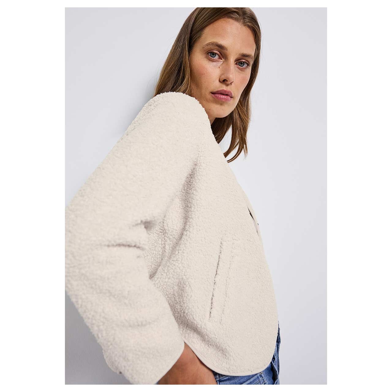 Damen Teddy Jacke Cool Jacket von Street One in Cremeweiß, Detailansicht am Model