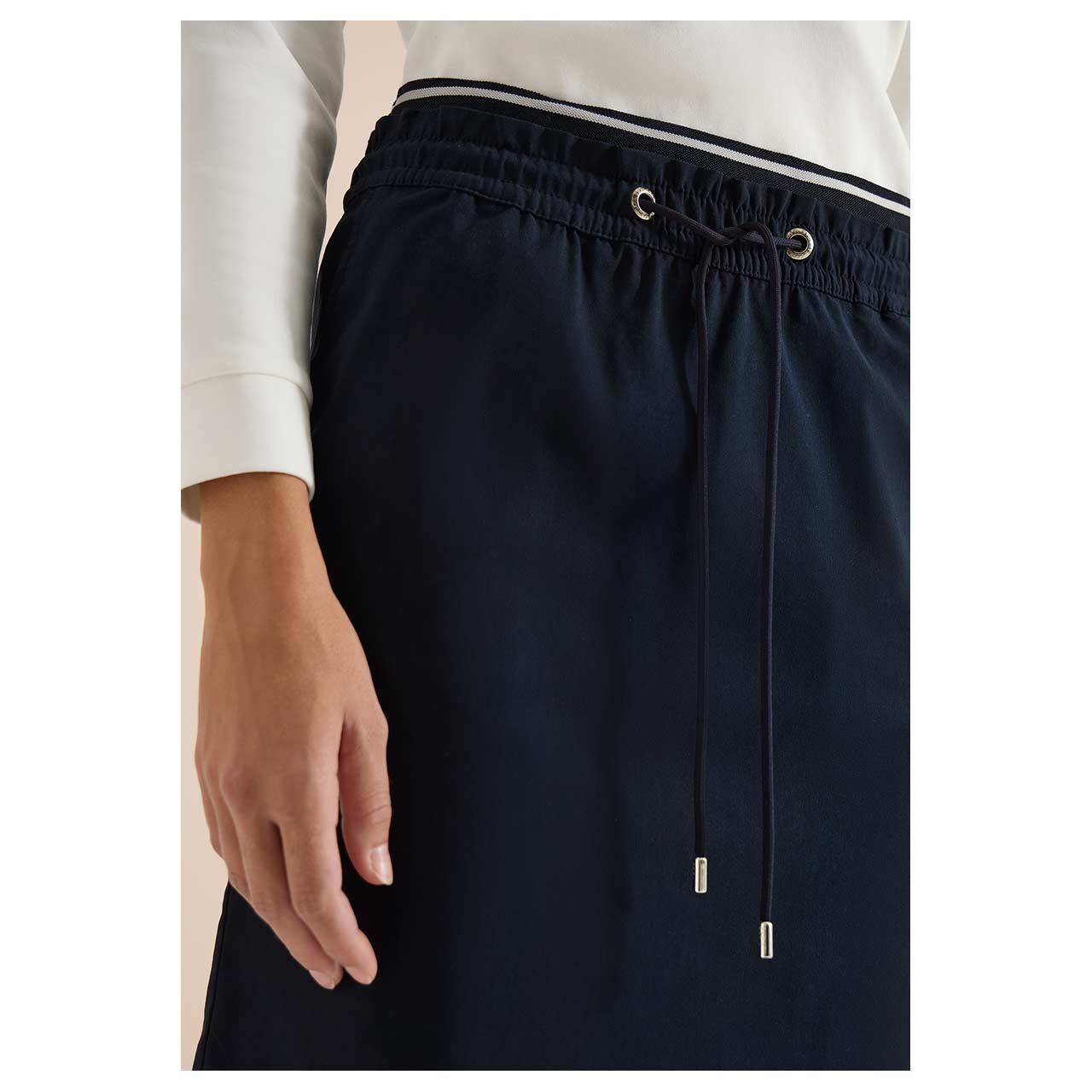 Damen Rock Jogg Skirt von Cecil in Dunkelblau, Detailansicht Model