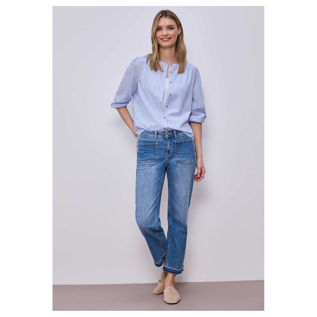 Damen 3/4 Arm Bluse Chambray Buttoned Roundneck von Street One in Blau mit Print, Ganzkörperansicht am Model