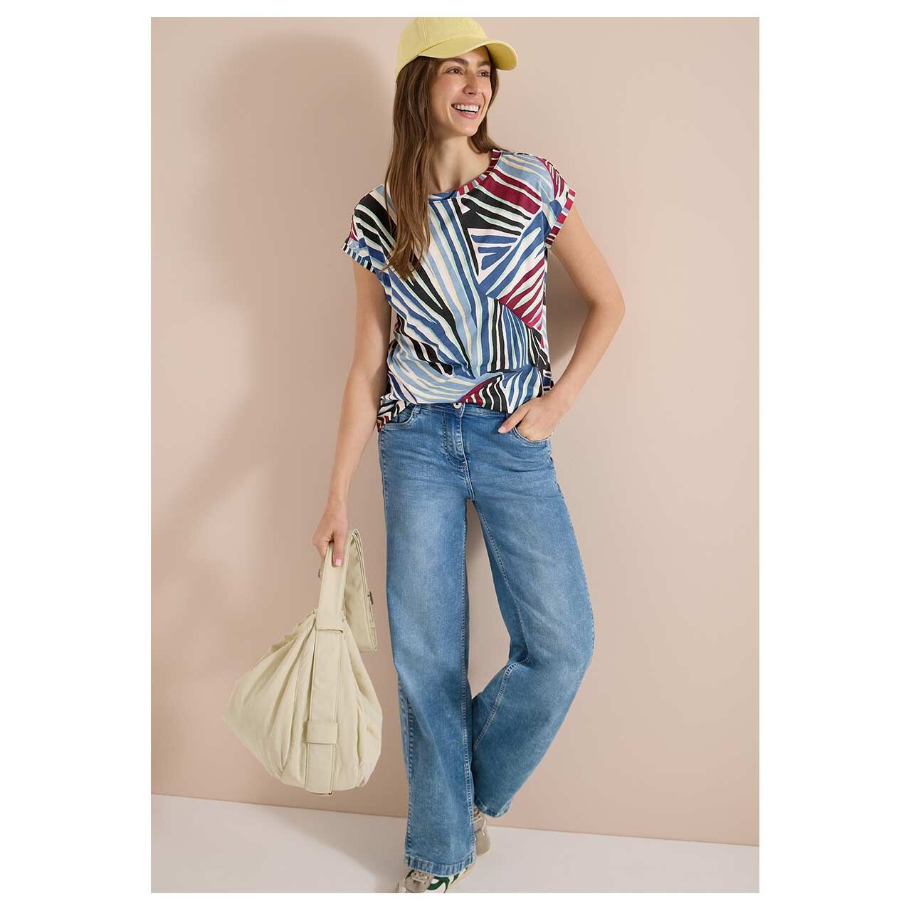 Damen T-Shirt Multi Allover von Cecil in Grün mit Print, Ganzkörperansicht am Model