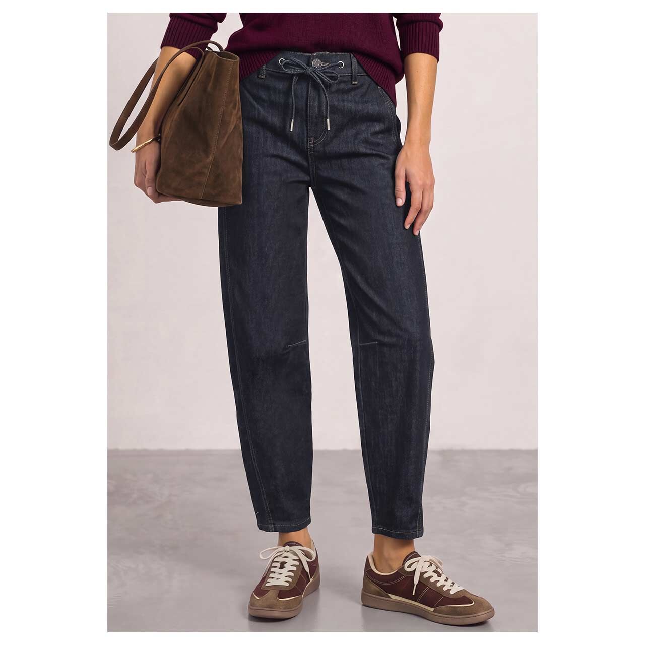 DDamen Ankle Jeans Karlie Barrel von Street One in Dunkelblau, Vorderansicht am Model