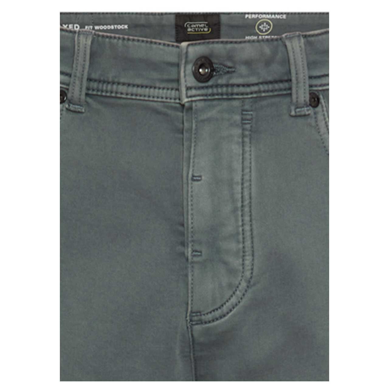 Stretch Herren Baumwollhose Woodstock von Camel active in Rauchblau, Detailansicht Verschlussknopf