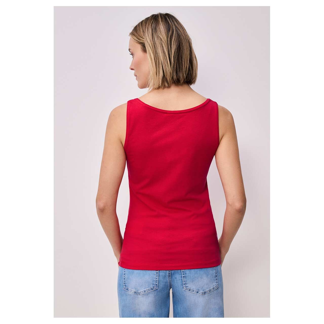 Damen Top Anni von Street One in Rot, Rückansicht am Model