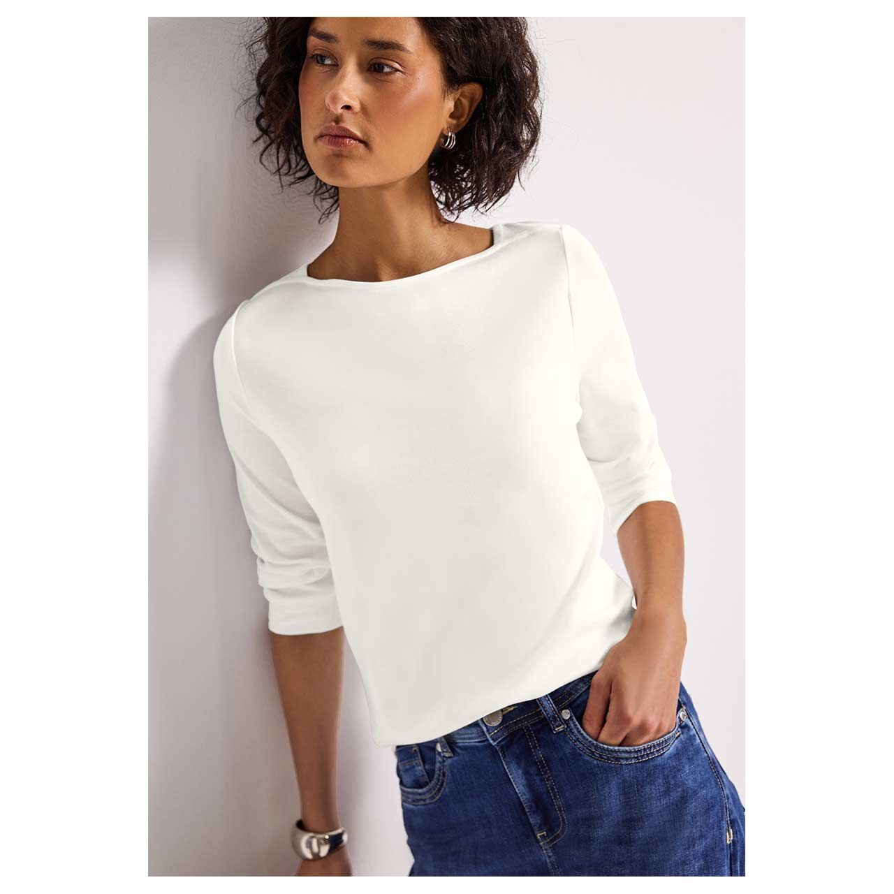 Damen 3/4 Arm Shirt Basic U-Boat von Street One in Cremeweiß, Detailansicht vorne am Model
