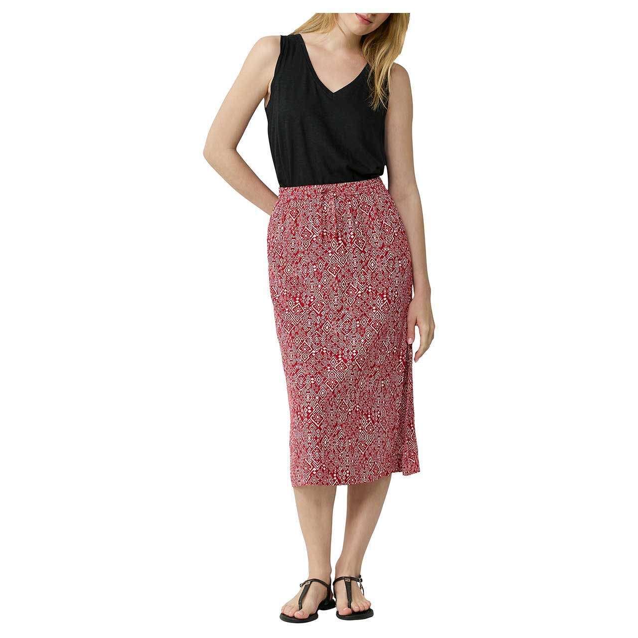 Vorderansicht des getragenen Damen Rocks von s.Oliver in Rot mit Print