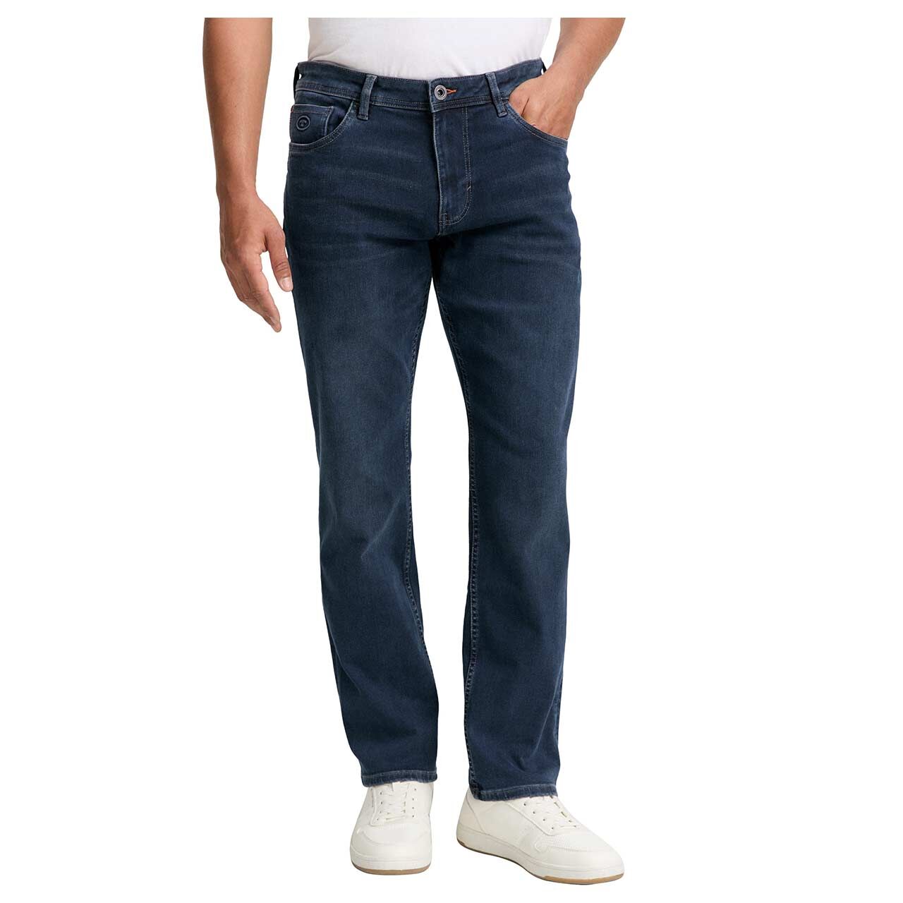 Herrenjeans Marvin von Tom Tailor in Dunkelblau angewaschen, Vorderansicht am Modell