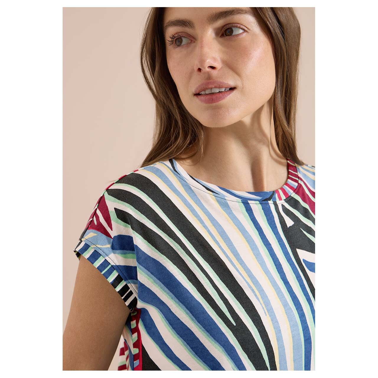 Damen T-Shirt Multi Allover von Cecil in Grün mit Print, detaillierte Vorderansicht am Model