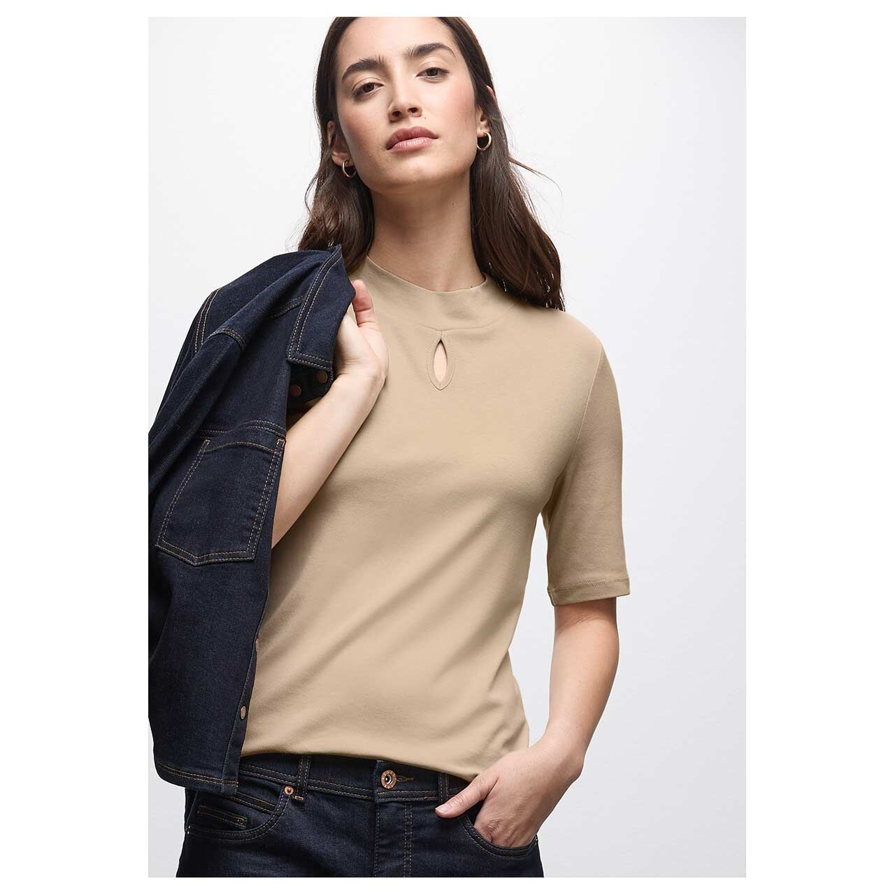 Damen T-Shirt Turtle Neck Slit Detail von Street One in Beige, Vorderansicht am Model