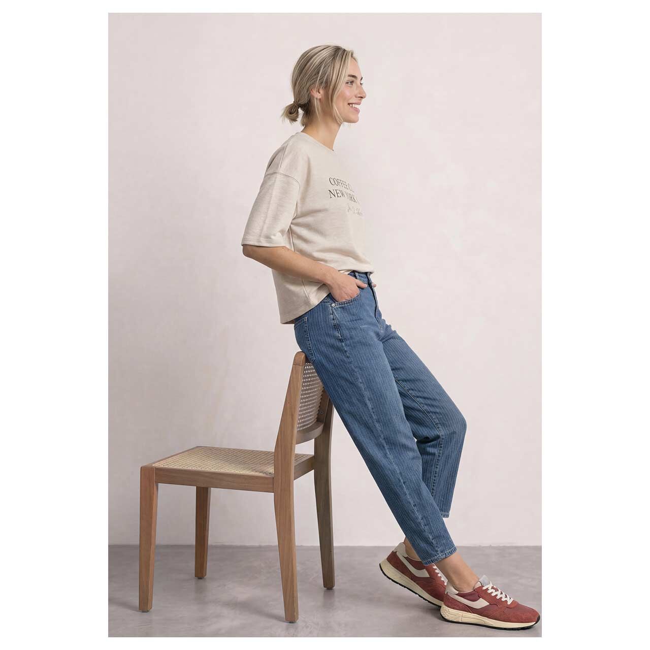 Damen Kurzarm Sweatshirt Short Boxy Crewneck von Street One in Beige meliert, Ganzkörperansicht am Model