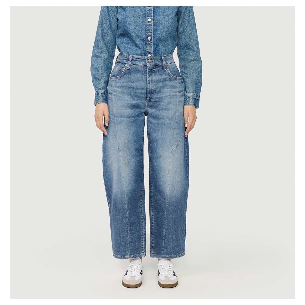 Stretch Damen Jeans Dakota von MAC in Blau verwaschen, Vorderansicht am Model