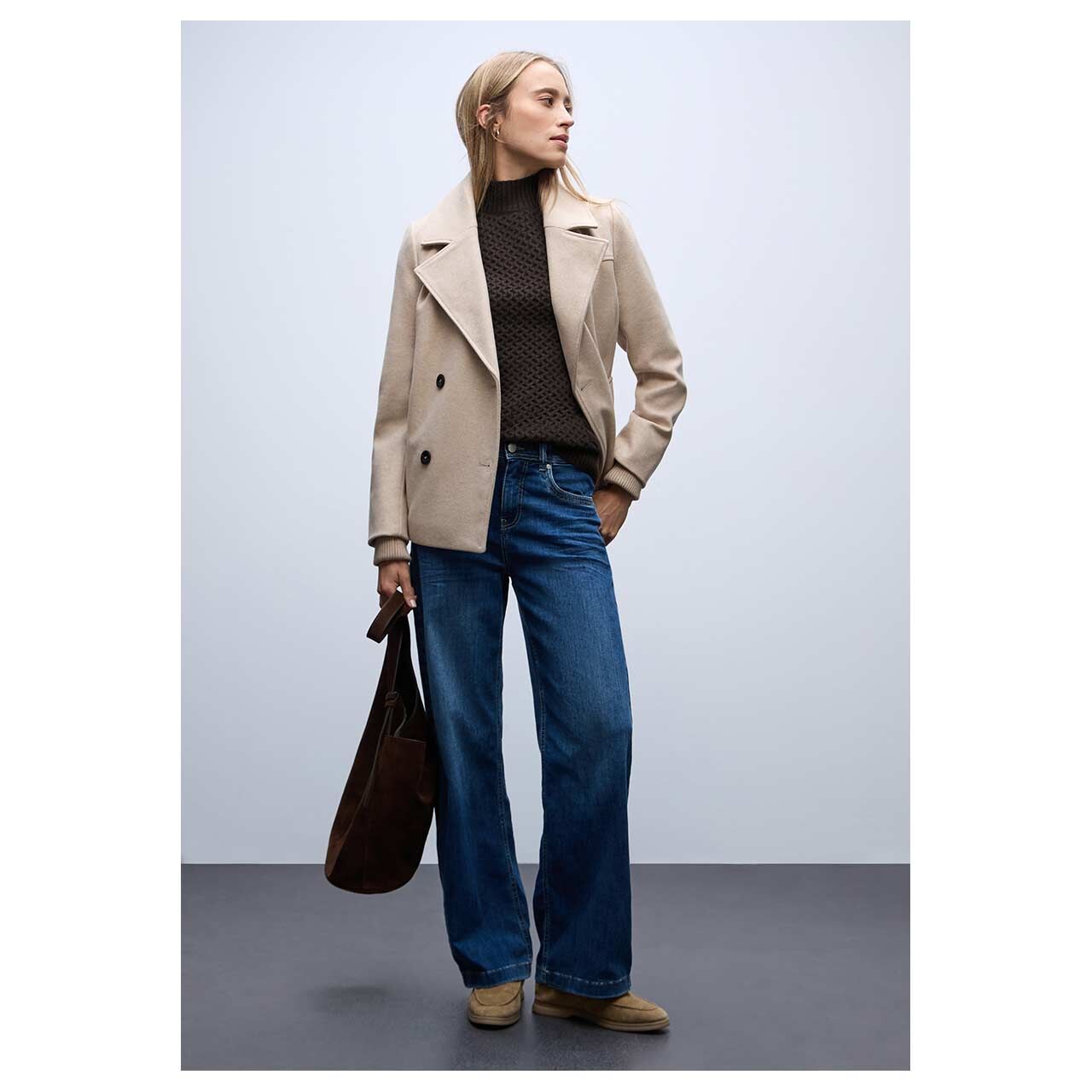 Damen Pullover Turtle Neck Cable von Street One in Dunkelbraun, detaillierte Vorderansicht am Model