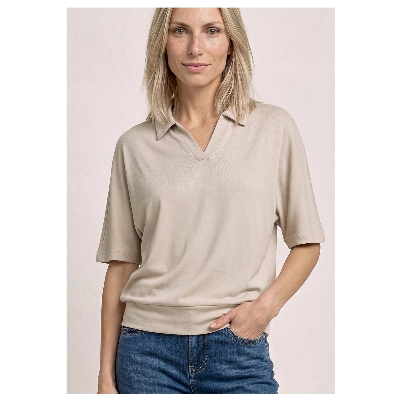Damen T-Shirt Polo Bottom Cuff von Street One in Hellbeige, Vorderansicht am Model